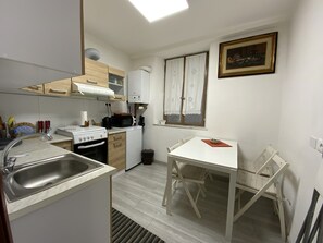 Appartamento, 4 camere da letto | Cucina privata | Mini-frigorifero, forno, piano cottura, bollitore elettrico