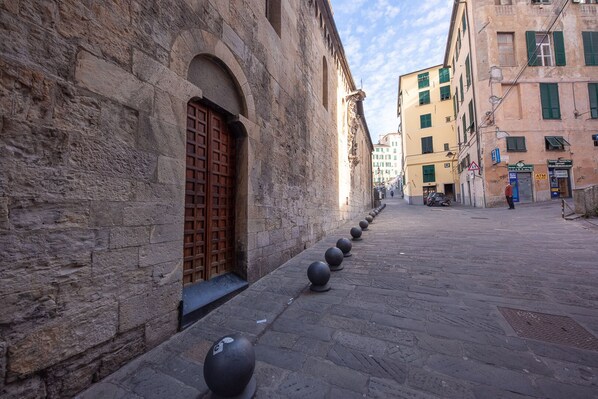 المنشأة من الخارج