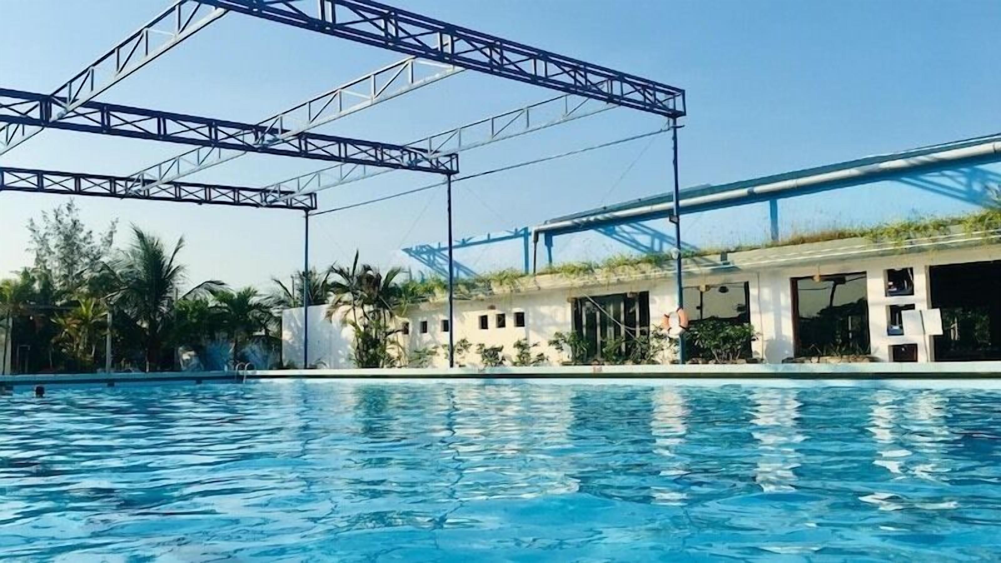 حمّام سباحة خارجي، مقاعد للتشمس