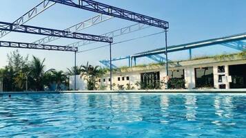 Outdoor pool, pool loungers