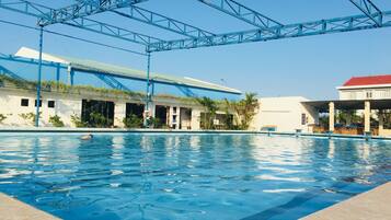 Outdoor pool, pool loungers