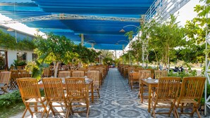 Outdoor dining - Ivory Hotel - Phu Yen (Tuy Hoa)
