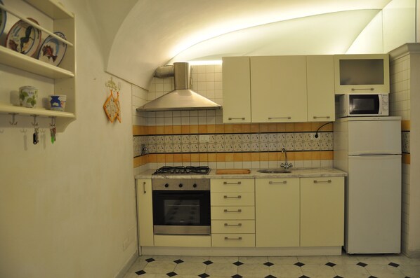 Apartment, 2 Schlafzimmer | Eigene Küche | Großer Kühlschrank, Mikrowelle, Ofen, Herdplatte