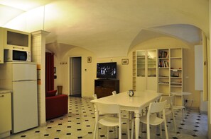 Appartement, 2 slaapkamers | Dineren op de kamer