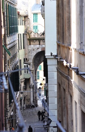 Apartment, 2 Schlafzimmer | Blick auf die Straße
