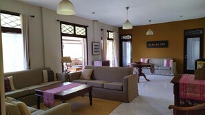 Living area - Samawa Transit Hotel (Sumbawa Besar)