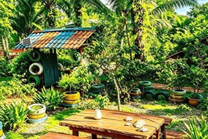 Outdoor dining - Together Palm Resort (Semporna)