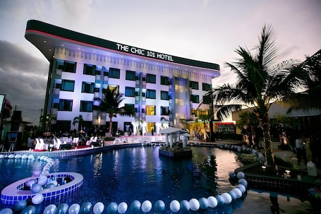 Pool. THE Chic 101 Hotel