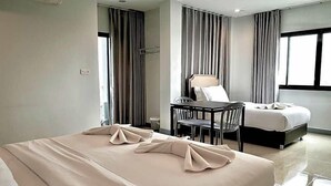 A hotel room with a bed, a desk, and a chair. - Zleep D Hotel (Udon Thani)