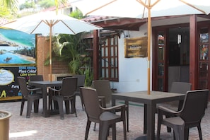 Tempat makan luar
