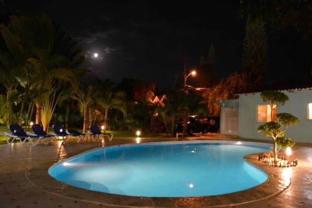 New Garden Hotel by null