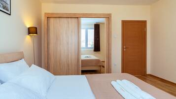 Family House, 3 Bedrooms | 3 bedrooms, iron/ironing board, free rollaway beds, free WiFi