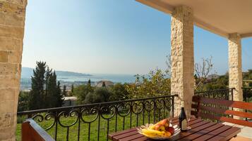 Family House, 3 Bedrooms | Terrace/patio