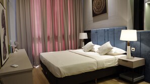 Room - Senyum World Hotel (Batu)