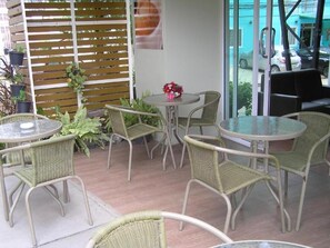 Outdoor dining - The Impress Khonkaen Hotel (Khon Kaen)