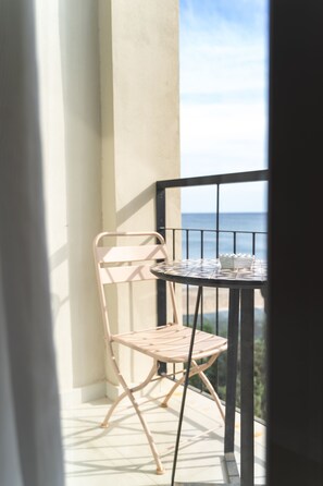Apartament superior, balcó, vistes al mar | Habitacions insonoritzades, wifi gratuïta i roba de llit 