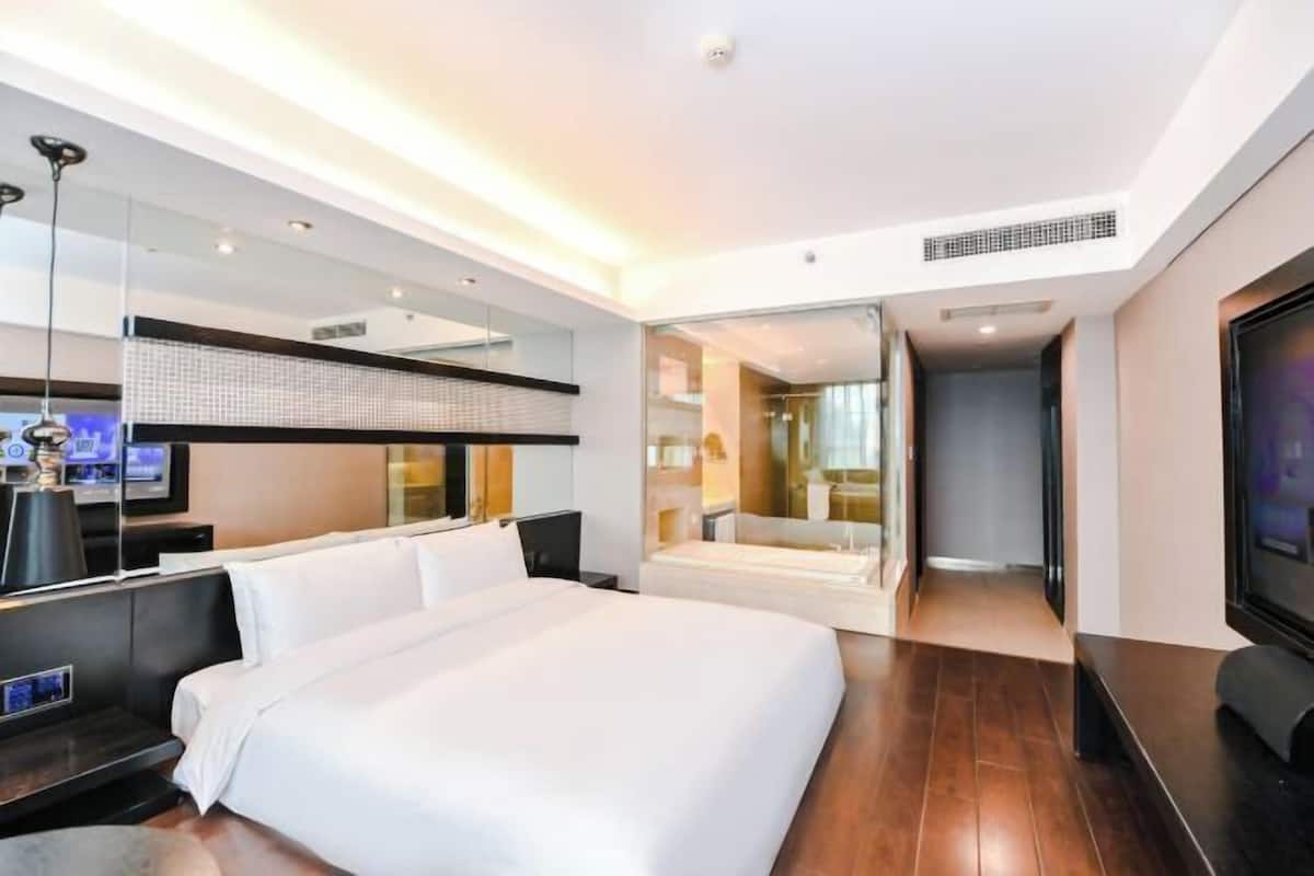 Luxury Double Room | Down comforters, minibar (free items), desk, laptop workspace