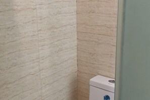 Bathroom - Pai Hotel (Hangzhou Xiasha Wenhai South Road Subway Station) (Hangzhou)