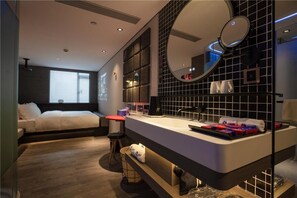 Free toiletries, hair dryer, slippers - Fenk Attitude Hotel (Guangzhou)