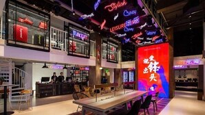 A modern hotel lobby with a central seating area, a bar, and a neon sign. - Fenk Attitude Hotel (Guangzhou)
