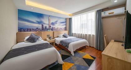 Chonpines Hotel (Shenzhen Gongming Plaza Honghuashan Sports Center Store)