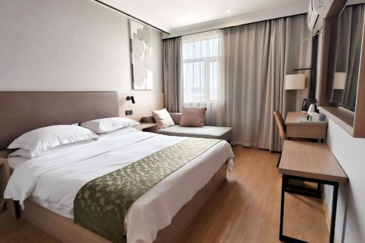 Business Queen Room