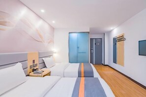 A modern hotel room with a large bed, bedside tables, a desk, and a wardrobe. - 7Days Inn Hotel (Huizhou Zhongkai Chenjiang Avenue) (Huizhou)