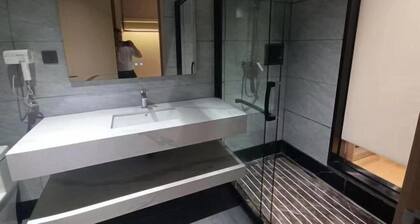 Pai Hotel Hezhou Lingfeng Plaza