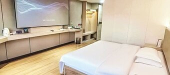 Pai Hotel (Hezhou Lingfeng Plaza)