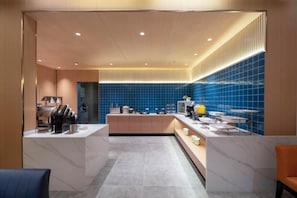 A modern kitchen with a marble countertop, blue backsplash, and a central island. - Jinjiang Inn (Wuxi New District National Software Park) (Wuxi)