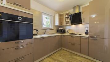 Villa, eigener Pool | Eigene Küche | Großer Kühlschrank, Ofen, Herdplatte, Geschirrspüler