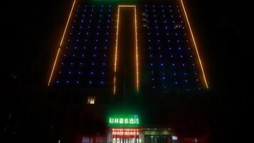 المنشأة من الخارج