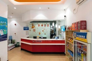 Lobby - 7 Days Hotel (Jiangmen Qimingli 33 Hui Street Branch) (Jiangmen)