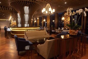 Bar (on property) - Avenzel Hotel and Convention Cibubur (Bekasi)