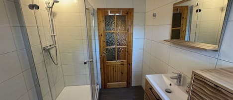 Toallas, jabón, papel de baño