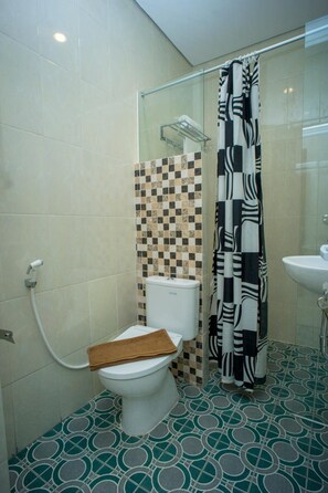 Kostenlose Toilettenartikel, Hausschuhe