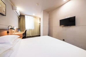 A hotel room with a bed, a desk with a lamp, a chair, a TV mounted on the wall, and a window with curtains. - Jinjiang Inn Select (Huai'an Hexia Ancient Town Xiangyu Avenue) (Huai'an)