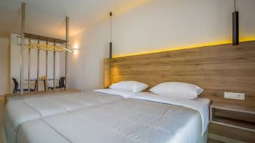 In-room safe, soundproofing, iron/ironing board, free WiFi