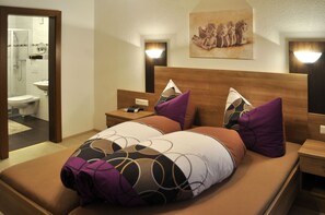 3 bedrooms, in-room safe, iron/ironing board, travel crib