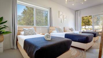 14 bedrooms, desk, iron/ironing board, free WiFi