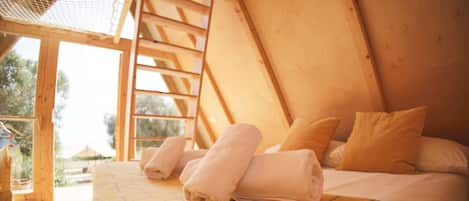 14 bedrooms, desk, iron/ironing board, free WiFi