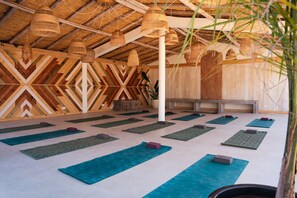 A yoga studio with wooden walls, tatami mats, and hanging rattan lamps. - Tiny Whale Lodge, a unique space for groups (Lagos)