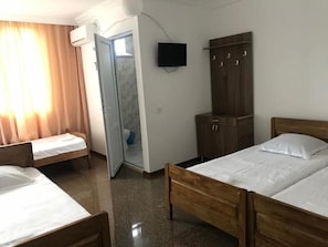 Iron/ironing board, free WiFi, bed sheets