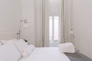 Caja de seguridad en la habitación, escritorio y cortinas blackout 