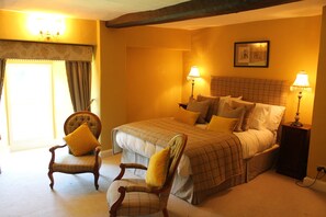 10 slaapkamers, een strijkplank/strijkijzer, wifi, beddengoed