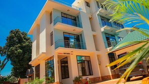 Front of property - Kilimanjaro White House Hotel (Moshi)