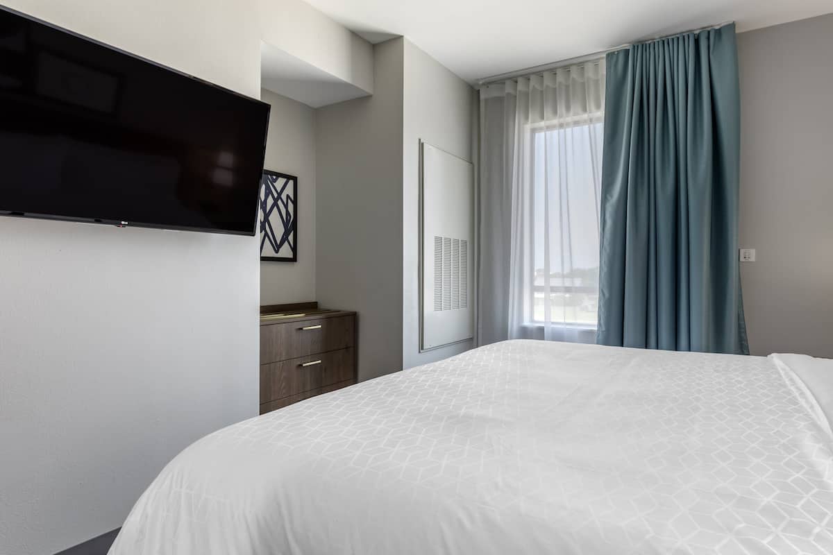 Suite, 1 Bedroom, Accessible, Kitchen (Mobility) | 1 bedroom, in-room safe, individually decorated, individually furnished
