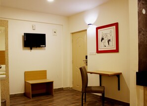 Executive-Zimmer (With Balcony) | Zimmersafe, Schreibtisch, Bügeleisen/Bügelbrett, kostenloses WLAN