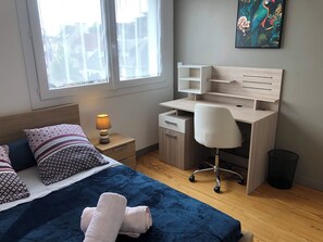 3 chambres, fer et planche à repasser, Wi-Fi, draps fournis