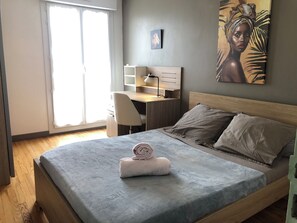3 habitaciones, tabla de planchar con plancha, wifi y ropa de cama 